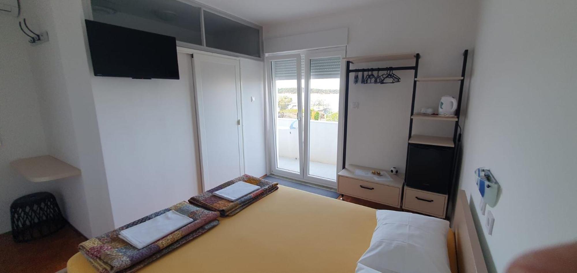 Beach Apartment Alvi Banjol Zimmer foto