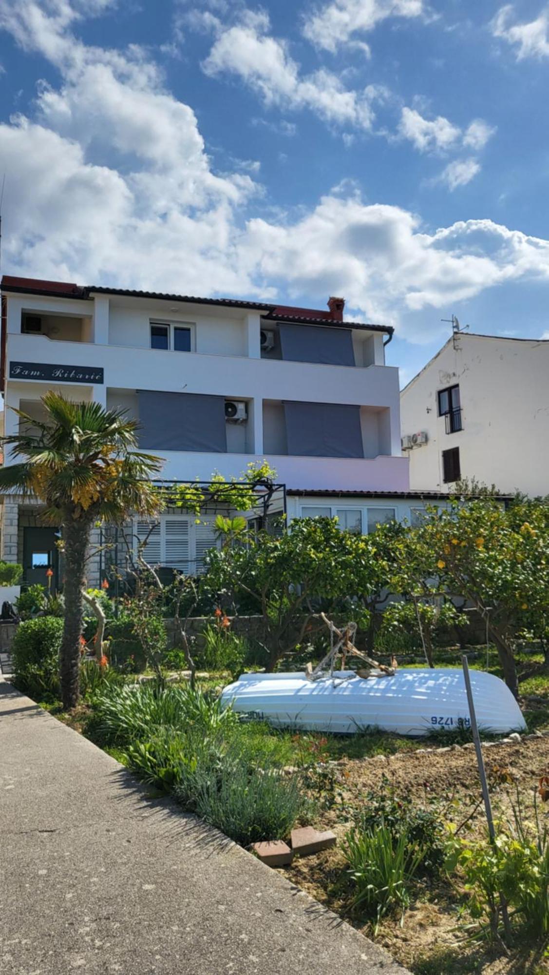 Beach Apartment Alvi Banjol Exterior foto